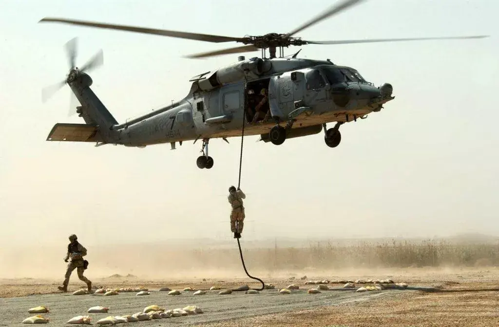 fast-rope-from-blackhawk fast-rope-from-blackhawk